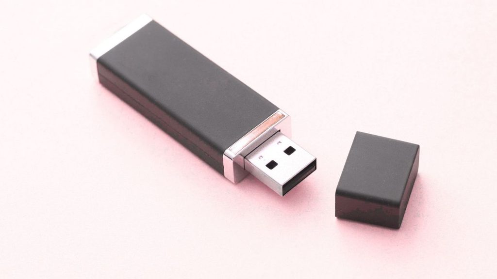 How to Download Files Directly to a Flash Drive